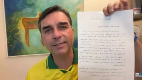 Leia na íntegra a carta de Jair Bolsonaro lida por Flávio durante live