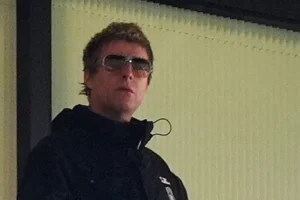 Liam Gallagher xinga brasileiro após crítica a música do Oasis