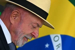 Lula diz que "ninguém vai meter o bedelho nas eleições" do Brasil