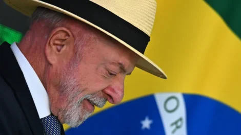 Lula diz que "ninguém vai meter o bedelho nas eleições" do Brasil