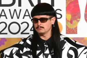 Mãe de Oliver Tree conta última conversa com filho: 'Feliz e empolgado'