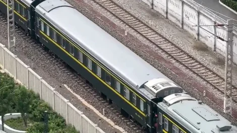 Mãe salva filha segundos antes de morrer atropelada por trem na Alemanha