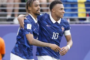 Mbappé brilha, França bate Suécia e pega Paraguai nas oitavas