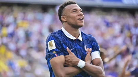 Mbappé já faz história, ameaça Messi e deixa Cristiano Ronaldo bem longe