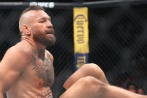 McGregor retorna ao UFC após cinco anos, mas perde com 69 segundos para Holloway