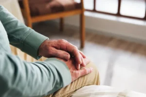 Médico alerta para sinais precoces de demência além da memória