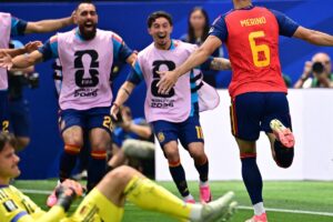 Merino decide outra vez, Espanha vai à semifinal e frustra sonho belga