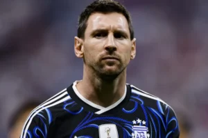 Messi volta a palco de derrota que causou sua 'aposentadoria' da seleção