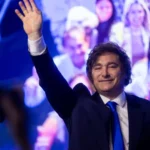 Milei chama Alexandre de Moraes de 'lixo careca' em evento de Flávio Bolsonaro