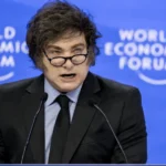 Milei não pode 'atacar as instituições brasileiras', diz presidente do PT a jornal argentino