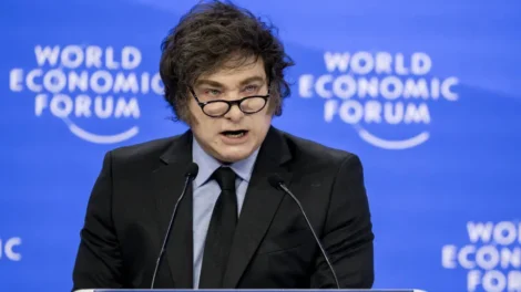 Milei não pode 'atacar as instituições brasileiras', diz presidente do PT a jornal argentino