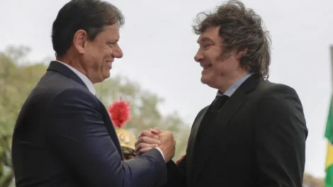 Milei recebe de Tarcísio mais alta honraria do Estado de São Paulo