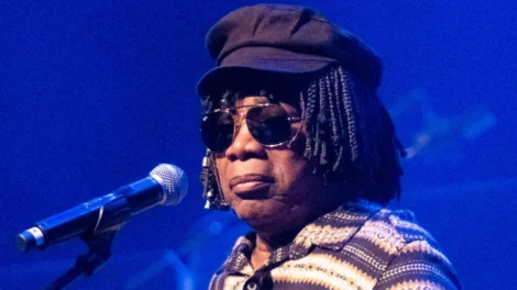 Milton Nascimento é internado com pneumonia em emergência