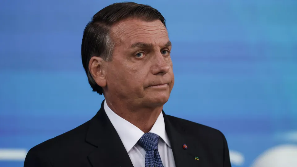 Ministros do TSE veem interferência de Moraes em cobrança sobre IA de Bolsonaro