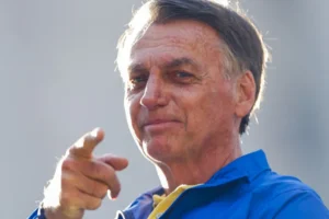Moraes dá 48 horas para Bolsonaro informar se autorizou vídeo com IA