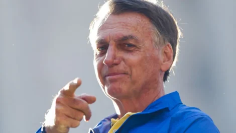 Moraes dá 48 horas para Bolsonaro informar se autorizou vídeo com IA