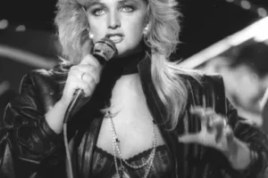 Morre a cantora Bonnie Tyler, aos 75 anos