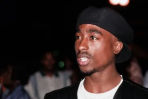 Mortes de famosos que não foram explicadas até hoje: Há novidade sobre Tupac em 2026
