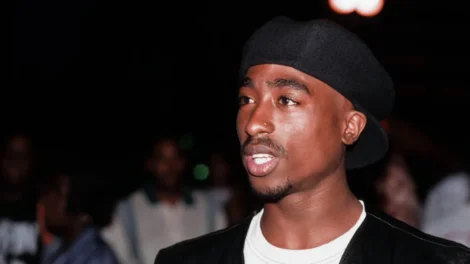 Mortes de famosos que não foram explicadas até hoje: Há novidade sobre Tupac em 2026