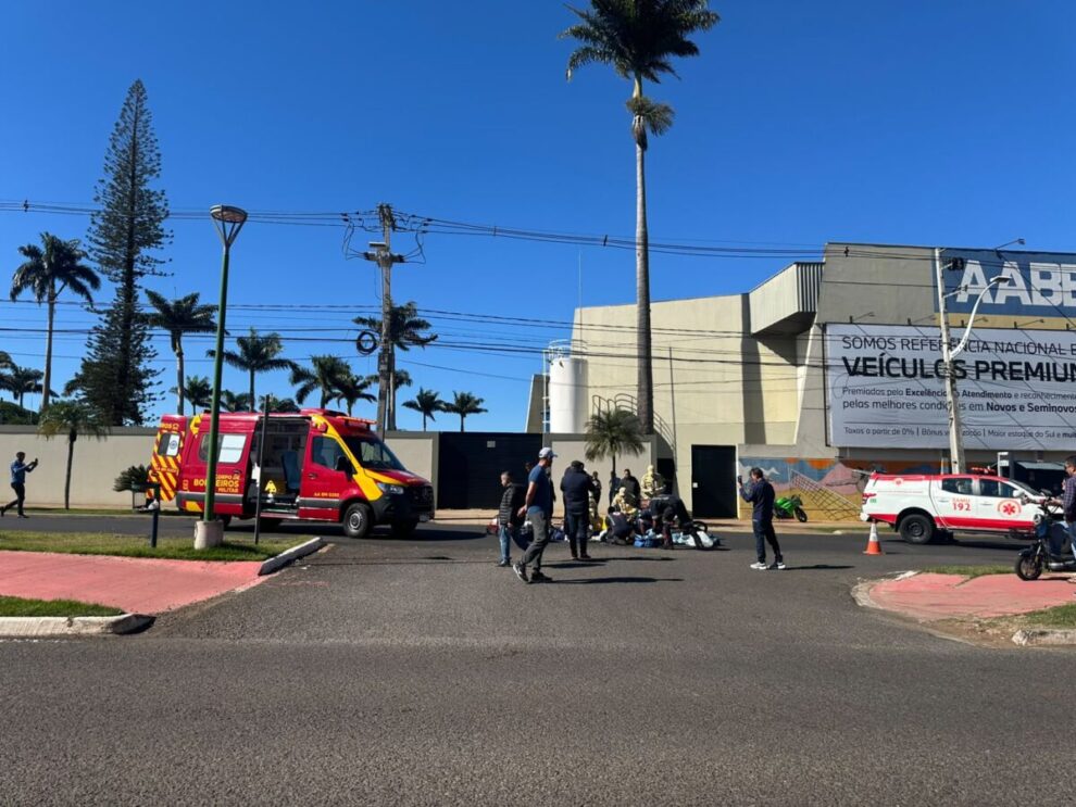 Motociclista é intubada após acidente na Avenida Carlos Borges