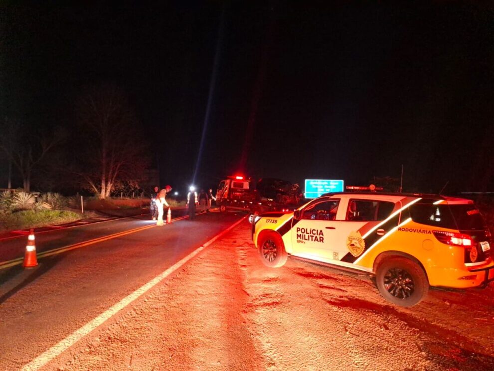 Motociclista morre após batida frontal em rodovia da região; motorista do carro fugiu