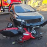 Motociclista vai parar embaixo de carro após acidente na Vila Operária, em Maringá