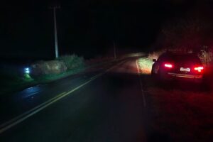 Motorista fica ferido após capotamento às margens da rodovia PR-552 em Mandaguaçu