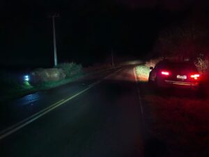 Motorista fica ferido após capotamento às margens da rodovia PR-552 em Mandaguaçu