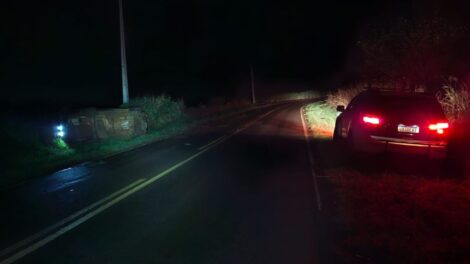 Motorista fica ferido após capotamento às margens da rodovia PR-552 em Mandaguaçu