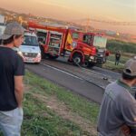 Motorista fica preso às ferragens após colisão entre caminhões na BR-376, em Maringá