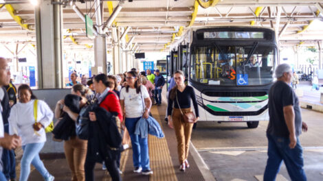 Motoristas do transporte coletivo de Maringá e região aprovam indicativo de greve