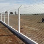 Muito além da cerca: como a escolha do cercamento influencia na segurança, durabilidade e valorização de um projeto