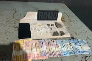 Mulher tenta esconder cocaína nas partes íntimas e acaba presa por tráfico em Maringá