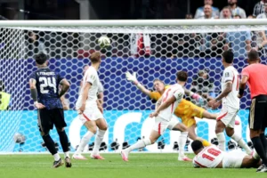No sufoco, Argentina vira, bate a Inglaterra e avança pra final da Copa