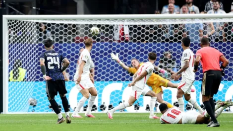No sufoco, Argentina vira, bate a Inglaterra e avança pra final da Copa