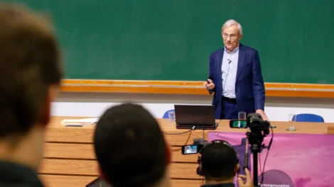 Nobel da economia diz que impacto da IA no emprego é superestimado