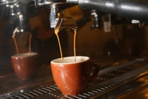 O que acontece no corpo quando bebemos café (e quando paramos de tomar)