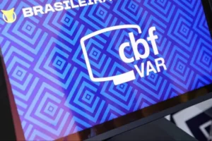 O que o novo 'mantra' da arbitragem diz sobre atuação do VAR no Brasileiro