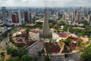 Obras interditam trecho da Avenida Tiradentes para construção de faixa elevada em Maringá