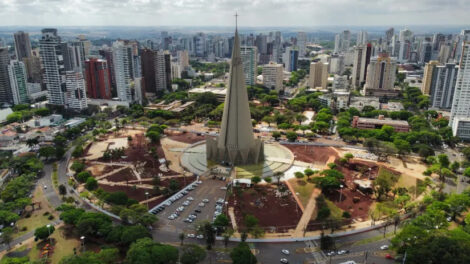 Obras interditam trecho da Avenida Tiradentes para construção de faixa elevada em Maringá