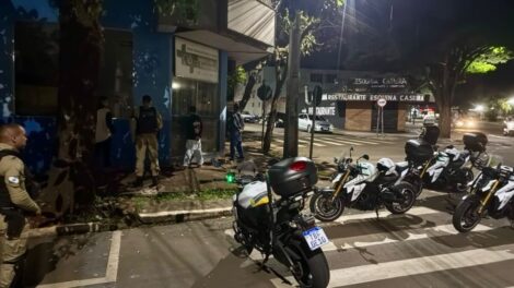 Operação da PM aborda mais de 160 pessoas e termina com prisões por tráfico e embriaguez ao volante na região de Maringá