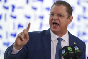 PF diz que compra de imóvel de Sóstenes não teve origem dos recursos comprovada