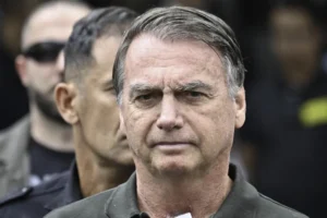 PGR defende Bolsonaro em domiciliar, mas sem arma apreendida
