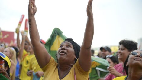 PM reforça a segurança em pontos de concentração de torcedores no Rio