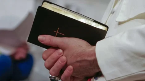 Padre é nomeado exorcista em SP, e arquidiocese cita necessidades espirituais
