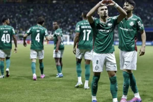 Palmeiras espera Flaco López para ter elenco completo após a Copa