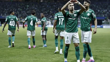 Palmeiras espera Flaco López para ter elenco completo após a Copa