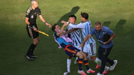 "Paredes teve sorte de eu não estar em campo", diz Ibrahimovic
