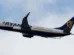 Passageiro é sugado para fora de janela em voo da Ryanair