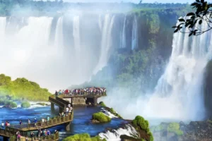 Passeio nas Cataratas do Iguaçu é suspenso após morte de turista holandês